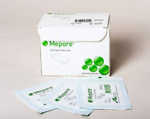 Molnlycke 670800 Mepore Self-Adhesive Absorbent Surgical Dressing Sterile 6Cm X 7Cm Box/60     